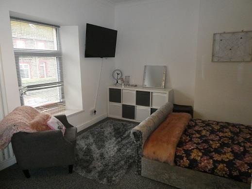 a-parkview44.bed1.1.JPG