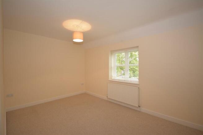 1 Letcombe Mews Wantage bed.JPG