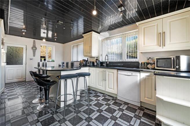 10 bed Detached for sale Image 8