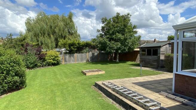 19 Callow - rear garden side aspect.jpeg