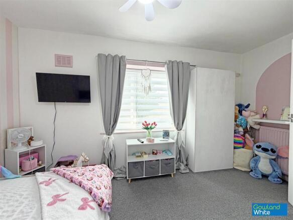 3 bed Terraced for sale Image 9