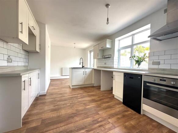 kitchen x 4.jpg