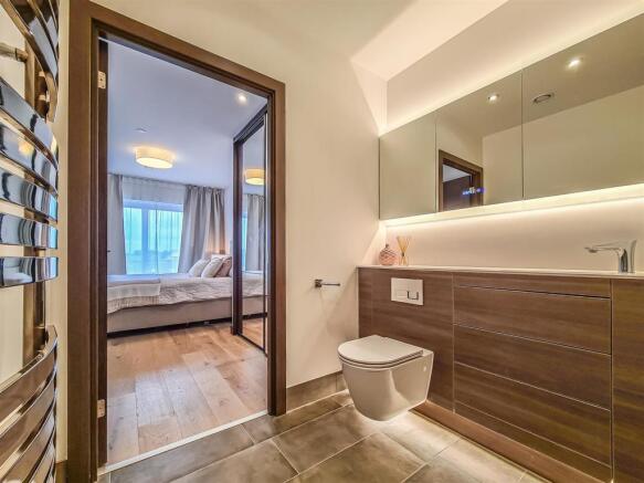 luxury shower room-w.c_.jpg