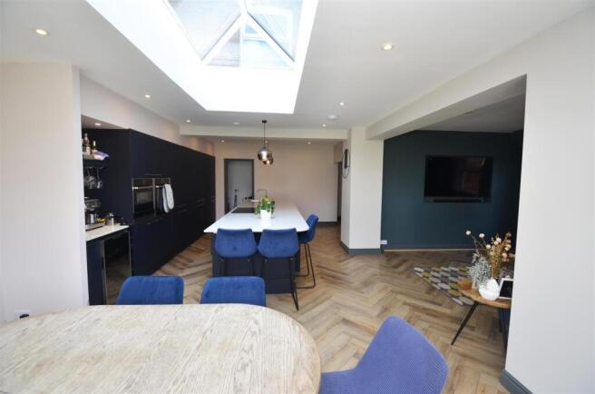 KITCHEN/ DINER/ FAMILY ROOM