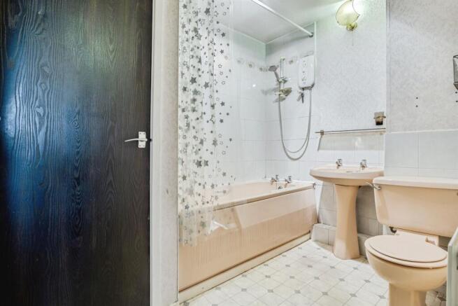 2 bed Flat for sale Image 9