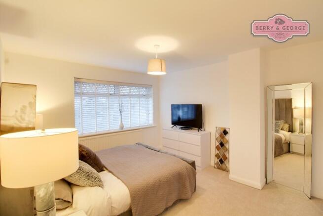 MAIN BEDROOM