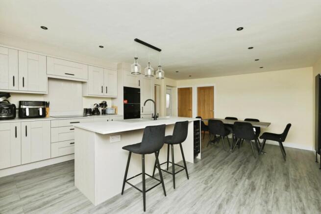 4 bed Detached for sale Image 2