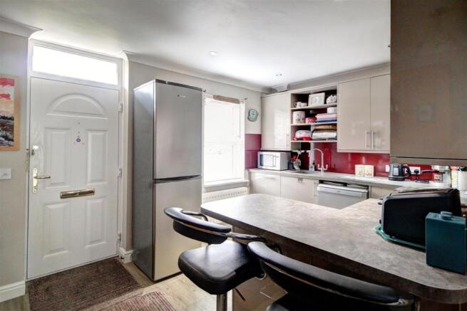 Kitchen 2.jpg