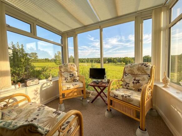 6 bed Detached for sale Image 8