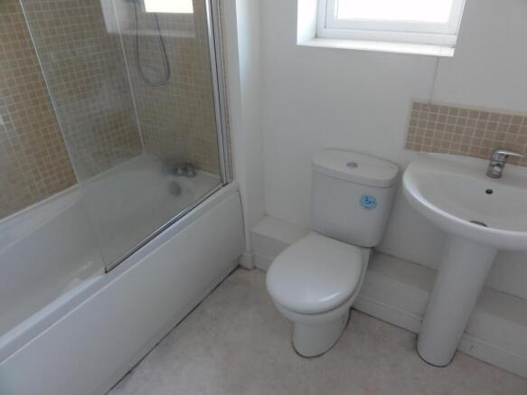 2 bed Apartment to rent Image 4