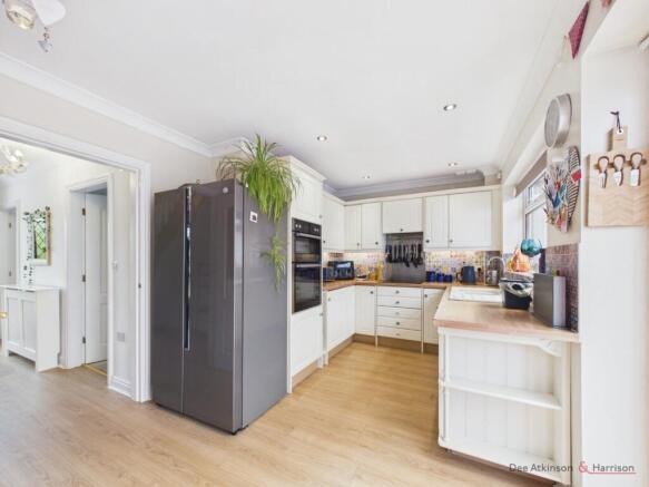 3 bed Chalet for sale Image 8
