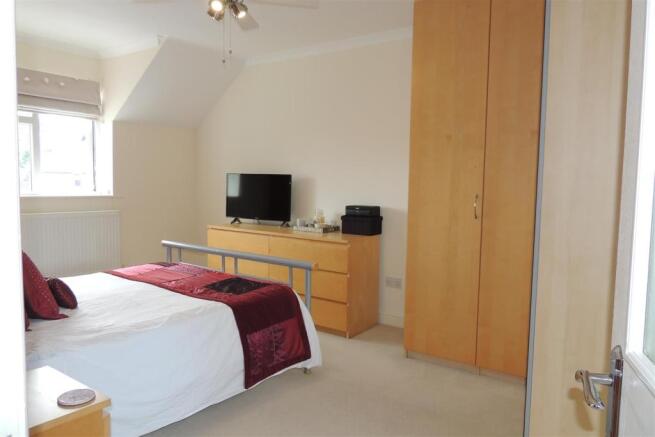 6 Croft Way 018 - Copy.JPG