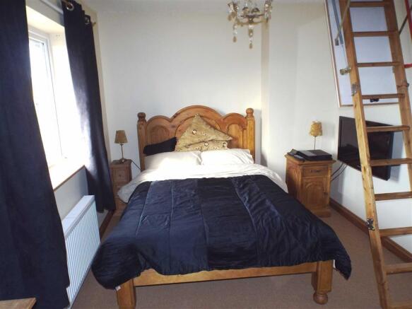 MASTER BEDROOM: