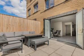 43, Lapwing Close, Crosland Moor, Huddersfield HD4 5FF