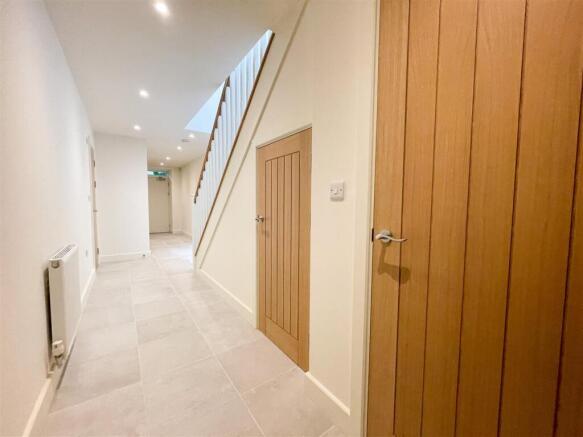 5 bed Mews to rent Image 5