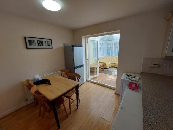 4 bed House Share to rent Image 6