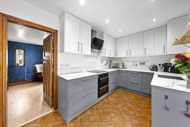 3 bed Semi-Detached for sale Image 8