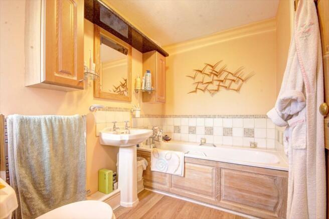 Bathroom 2.jpg
