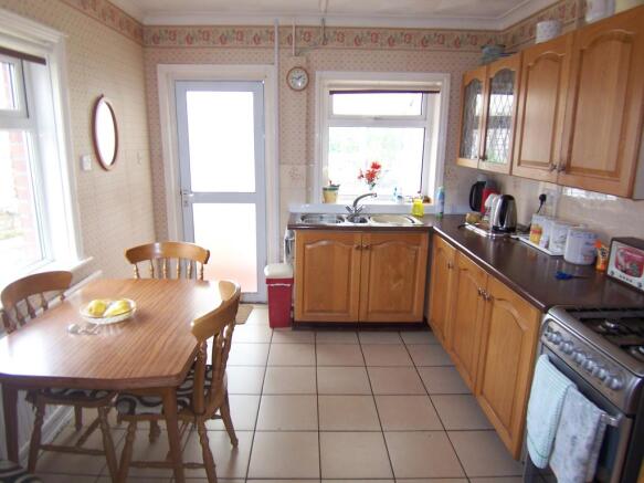 KITCHEN/BREAKFAST RM