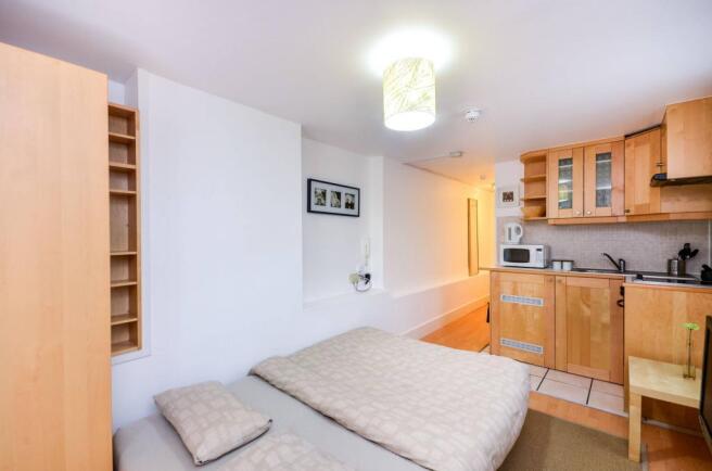 Studio to let
