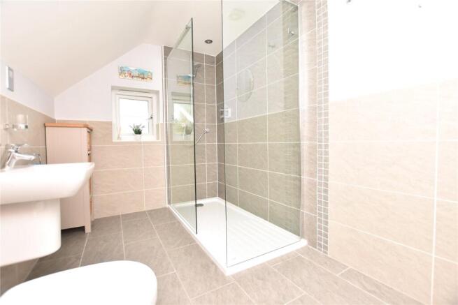 6 bed Detached for sale Image 12