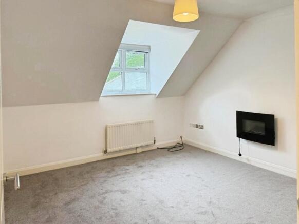 2 bed Flat to rent Image 5