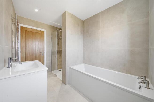 3 bed Detached for sale Image 4