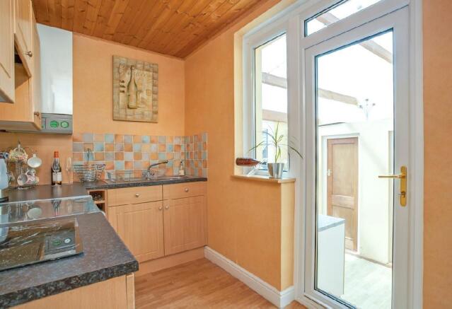 Kitchen 2.jpg