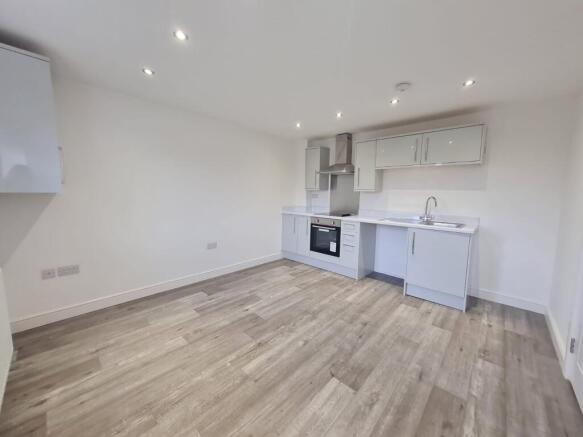 2 bed Town House to rent Image 4
