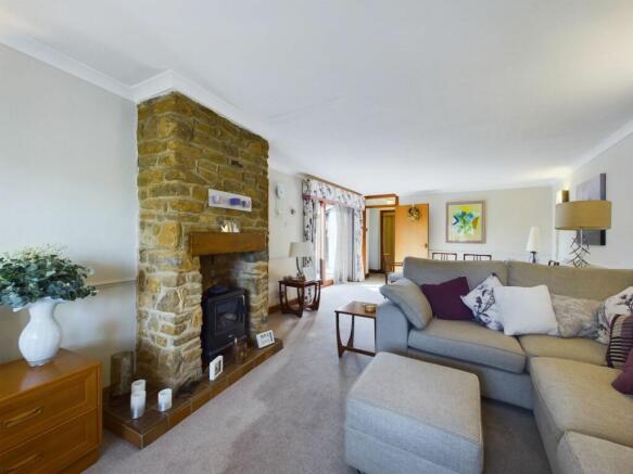 LOUNGE/DINING ROOM