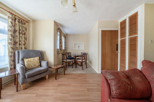 1359411-8-68dd575...