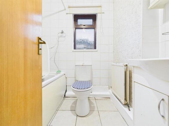 2 bed Semi-Detached Bungalow for sale Image 8