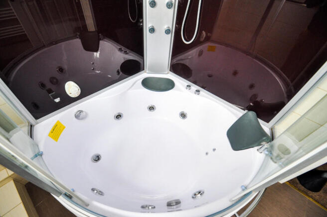 Jacuzzi/Steam
