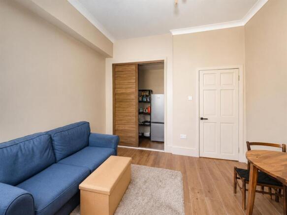 GR 55 Taylors Lane Dundee-4.jpg