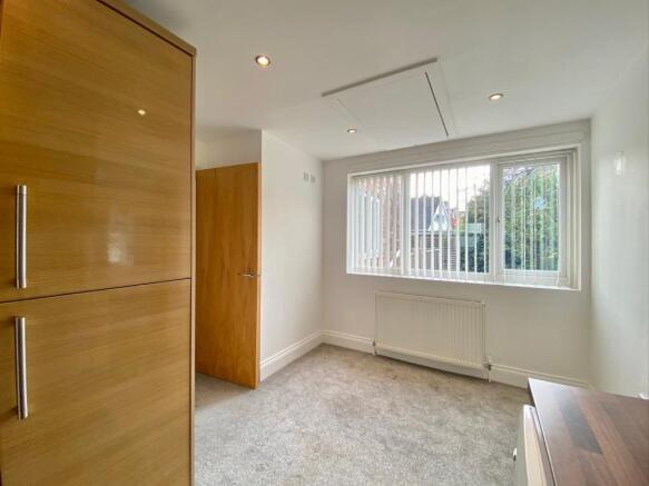 Halsall Ln - dining 