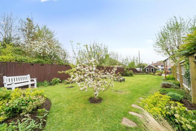 106 Brackley Road, Towcester