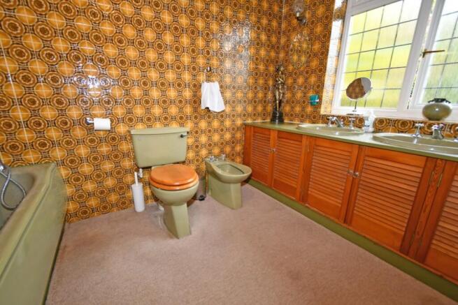 En-Suite Bathroom