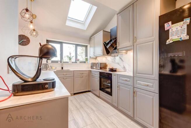 4 bed Detached for sale Image 10