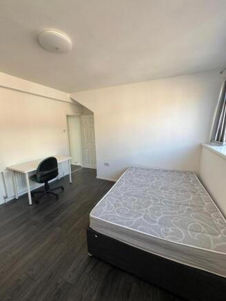 4 bed Terraced to rent Image 4