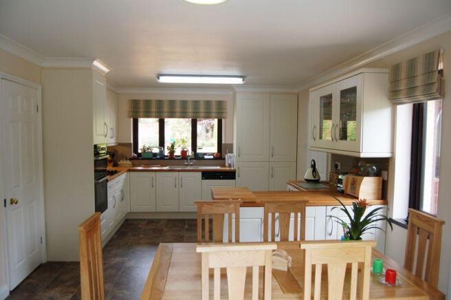KITCHEN/BREAKFAST ROOM