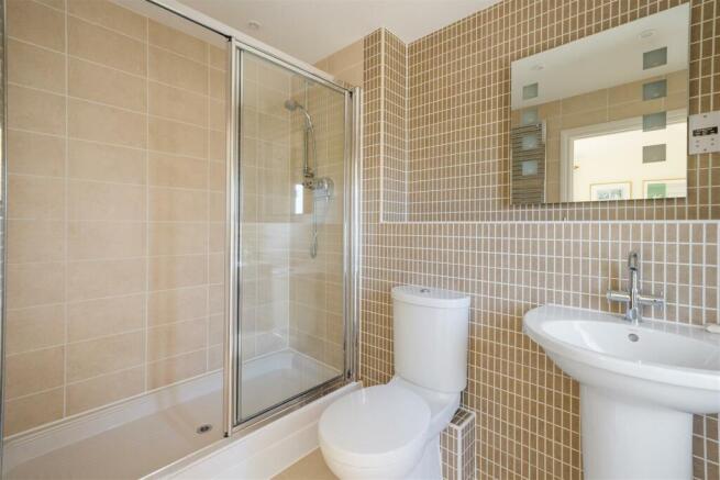 Main Bedroom En-Suite