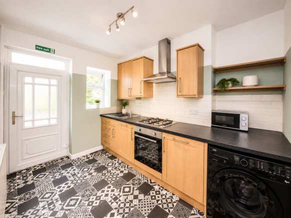 2 bed Ground Flat to rent Image 6