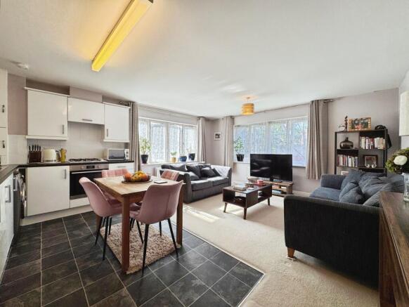 Reception/kitchen/lounge