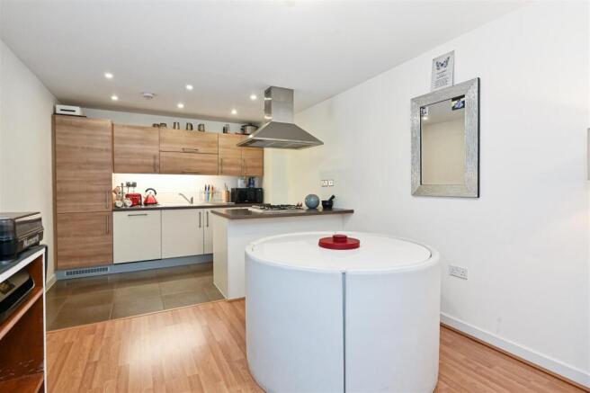 Apartment in London, London Borough of Tower Hamlets - View 4
