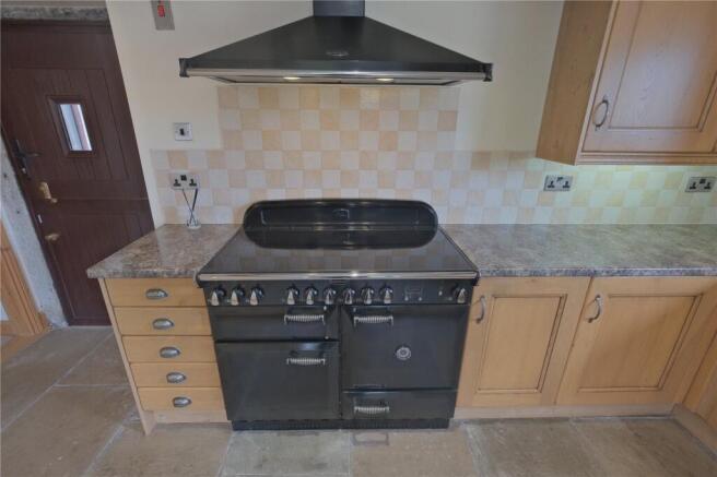 4 bed Detached to rent Image 8