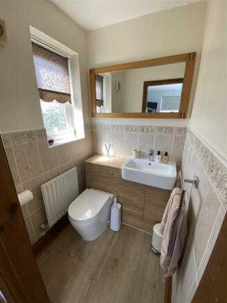 Bedroom 3 WC.jpg