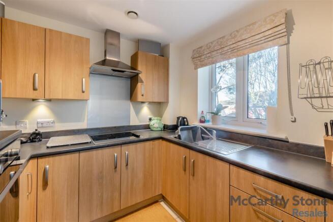 2 bed Apartment for sale Image 6