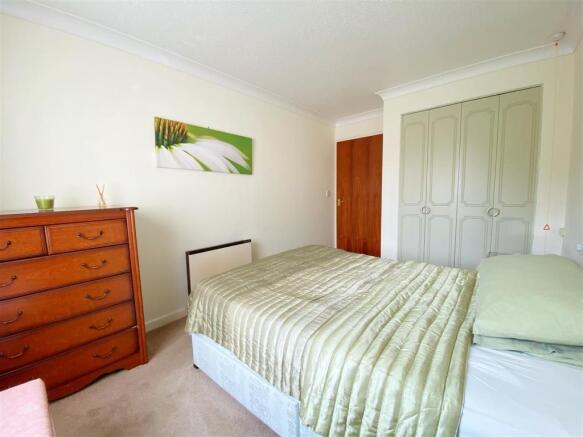 Bedroom 1 pic 2.jpg