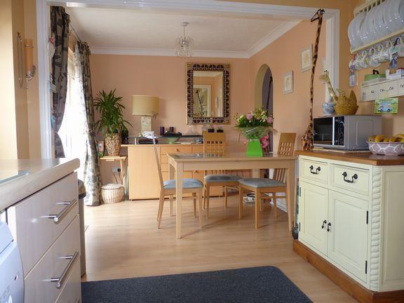 breakfast room end