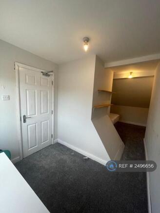 4 bed Semi-Detached to rent Image 12